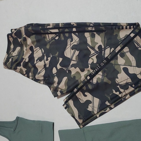 UF Sport Workout Set: Matching Gym Top, Short and legging - Picture 2 of 10